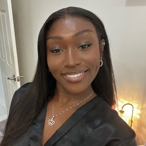 Meet your Posher, Inaya